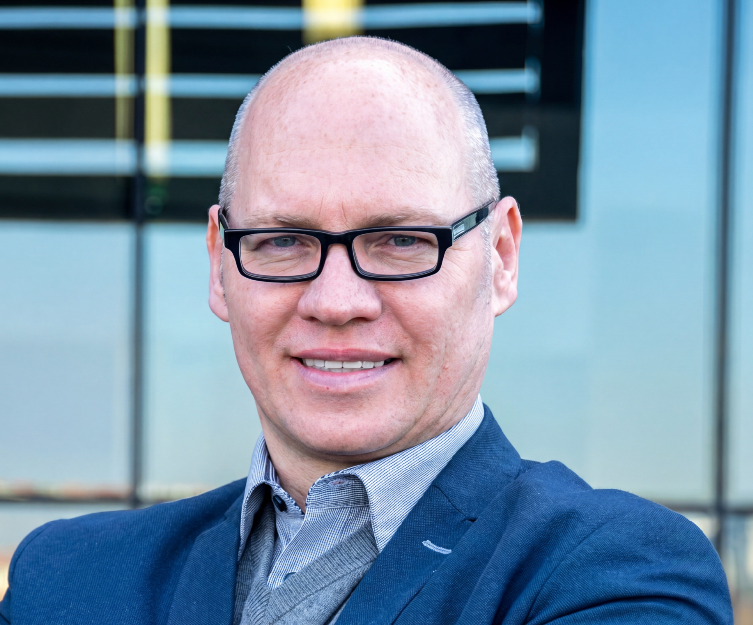 Carl R Ahlström - Principal Director